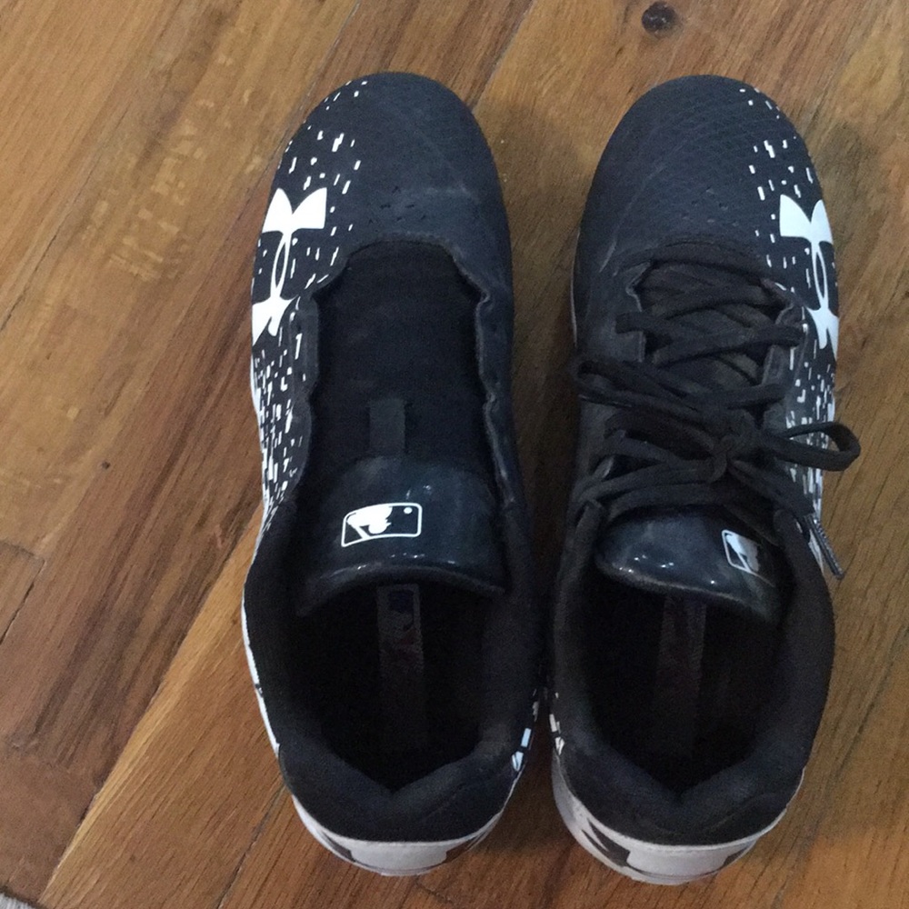 Baseball cleats